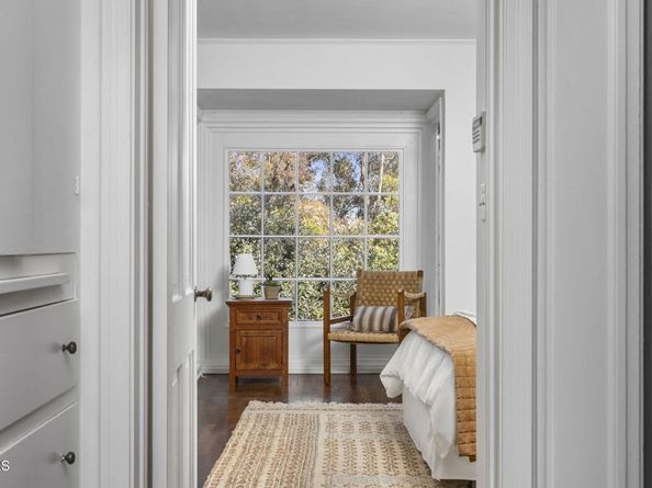 1556 Scenic Drive, Pasadena CA 91103