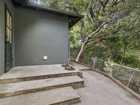 1556 Scenic Drive, Pasadena CA 91103