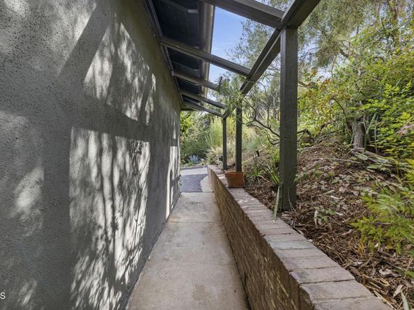 1556 Scenic Drive, Pasadena CA 91103