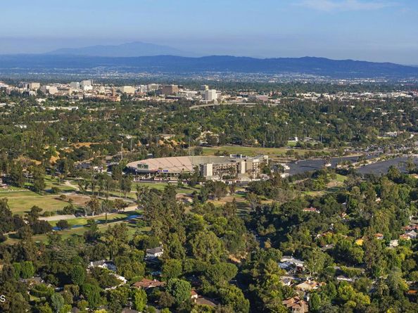 1556 Scenic Drive, Pasadena CA 91103