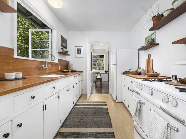 1556 Scenic Drive, Pasadena CA 91103