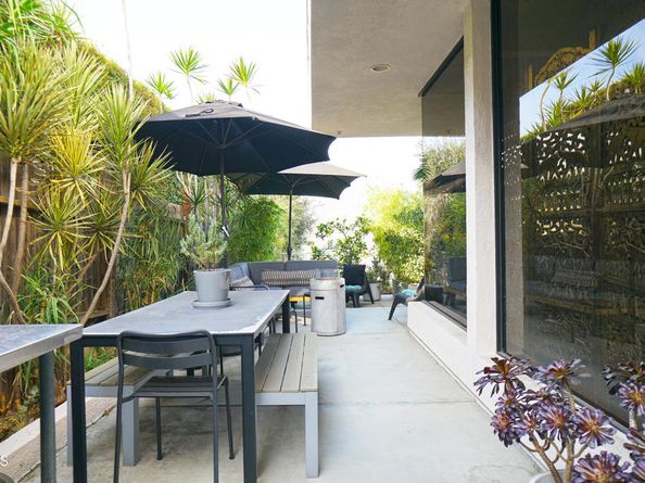 1325 Linda Rosa Avenue, Los Angeles CA 90041