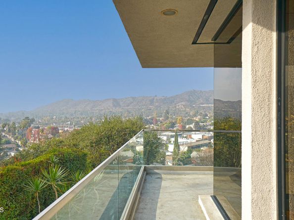 1325 Linda Rosa Avenue, Los Angeles CA 90041