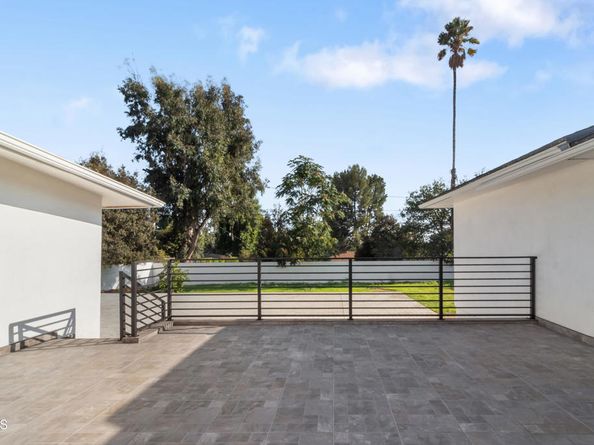 3880 SHADOW GROVE Road, Pasadena CA 91107