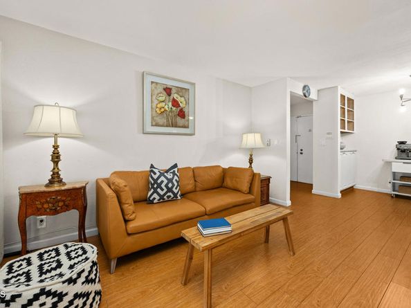360 S Euclid Avenue 124, Pasadena CA 91101