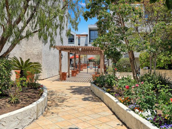 360 S Euclid Avenue 124, Pasadena CA 91101