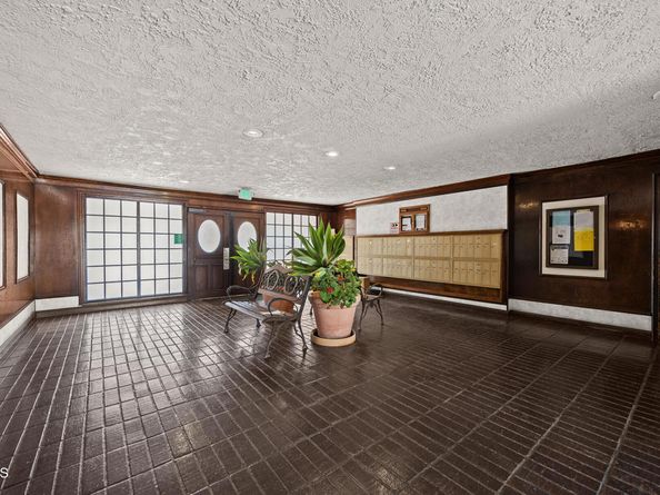 360 S Euclid Avenue 124, Pasadena CA 91101