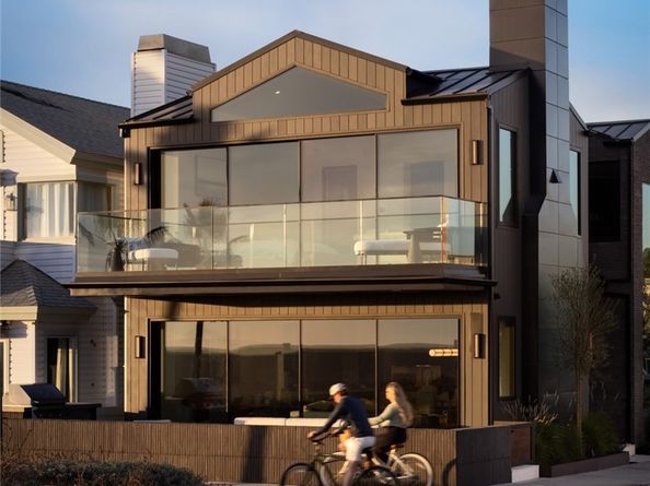218 E Oceanfront, Newport Beach CA 92661