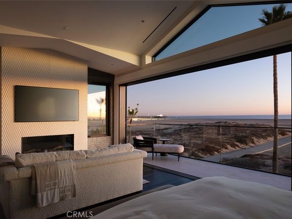 218 E Oceanfront, Newport Beach CA 92661