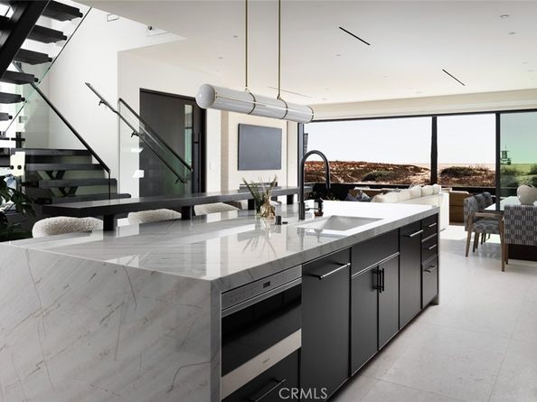 218 E Oceanfront, Newport Beach CA 92661