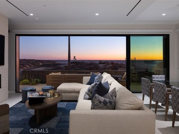 218 E Oceanfront, Newport Beach CA 92661