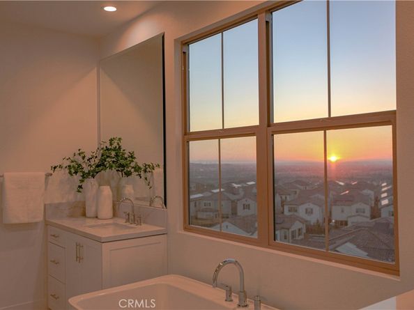 137 Oakstone, Irvine CA 92618