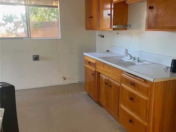 425 E Pacific Street, Carson CA 90745