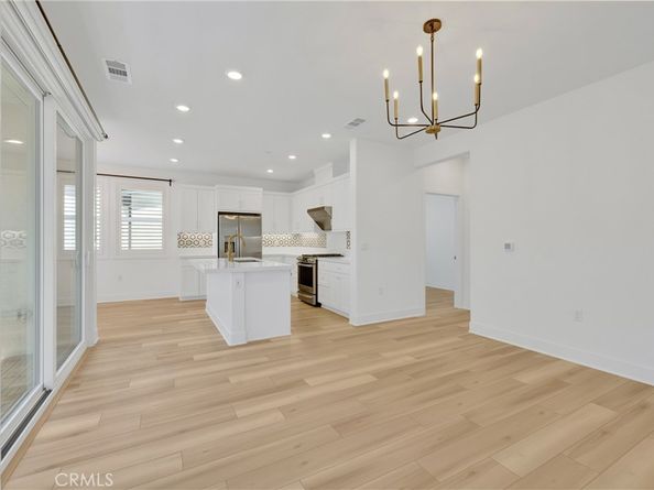 426 Lobata, Irvine CA 92618