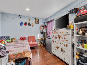 879 E 40th Place, Los Angeles CA 90011