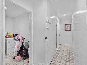 879 E 40th Place, Los Angeles CA 90011