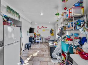 879 E 40th Place, Los Angeles CA 90011