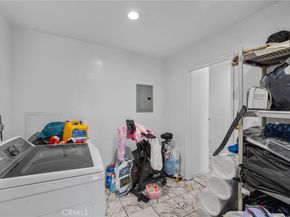 879 E 40th Place, Los Angeles CA 90011