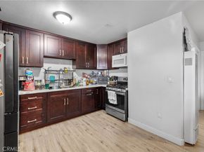 879 E 40th Place, Los Angeles CA 90011