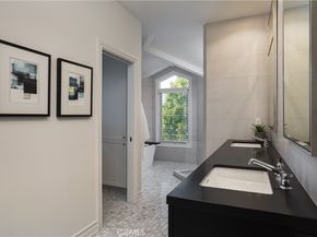 212 Kings Place, Newport Beach CA 92663