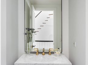 212 Kings Place, Newport Beach CA 92663