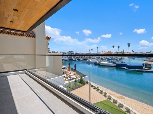 20 Balboa Coves, Newport Beach CA 92663
