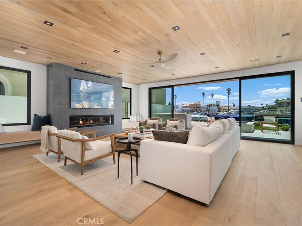 20 Balboa Coves, Newport Beach CA 92663