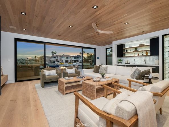 20 Balboa Coves, Newport Beach CA 92663