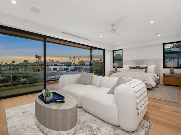 20 Balboa Coves, Newport Beach CA 92663