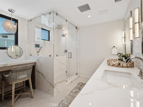 20 Balboa Coves, Newport Beach CA 92663