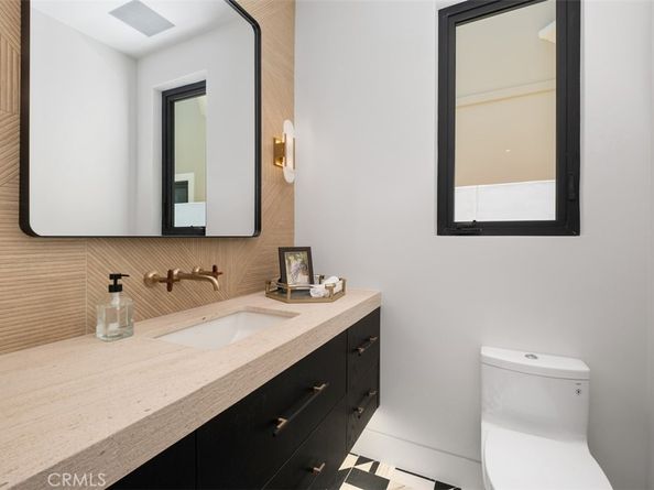 20 Balboa Coves, Newport Beach CA 92663