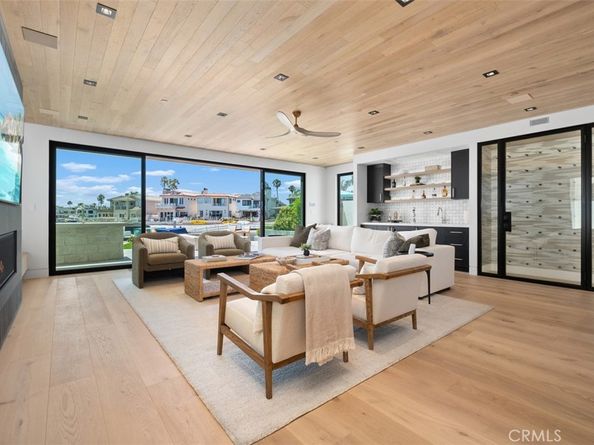 20 Balboa Coves, Newport Beach CA 92663