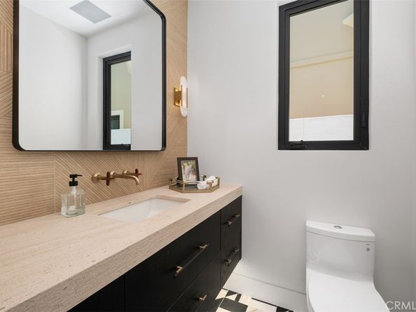 20 Balboa Coves, Newport Beach CA 92663