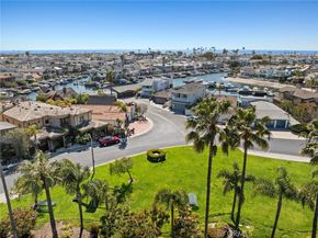 20 Balboa Coves, Newport Beach CA 92663