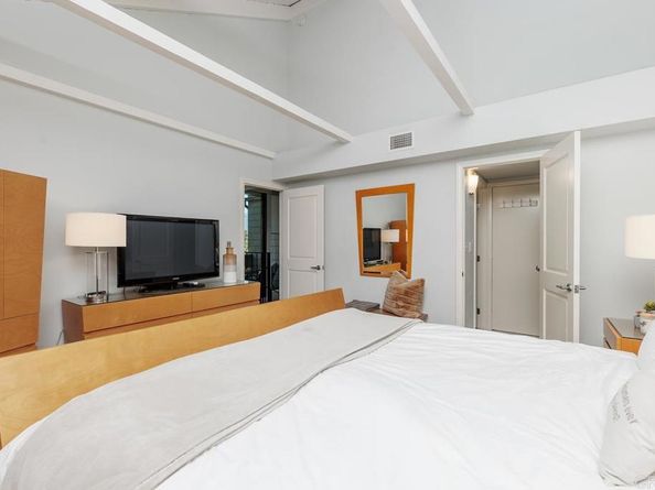 675 sierra 15, Solana Beach CA 92075