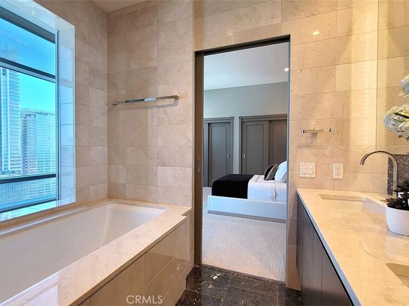 900 W Olympic Boulevard 30G, Los Angeles CA 90015