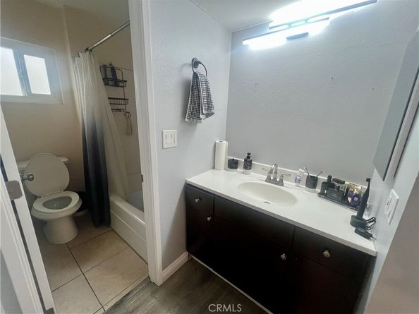 7301 Lennox Ave. A13, Van Nuys CA 91405