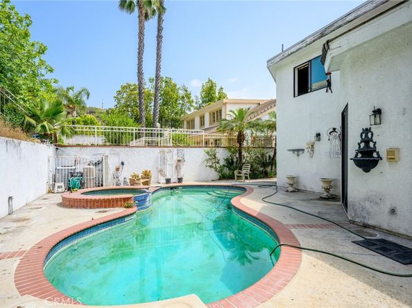 3323 Barnes Circle, Glendale CA 91208