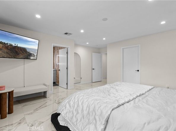 5226 Woodman Avenue, Sherman Oaks CA 91401