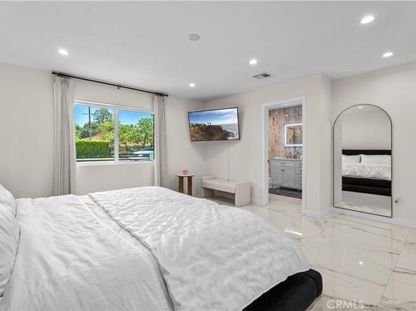 5226 Woodman Avenue, Sherman Oaks CA 91401