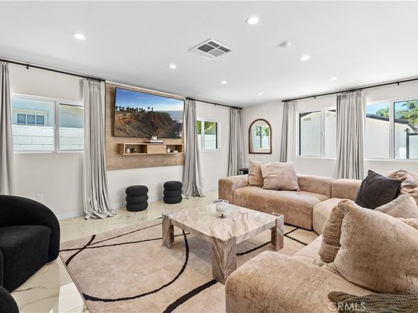 5226 Woodman Avenue, Sherman Oaks CA 91401