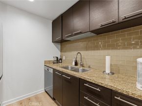 585 N Rossmore 209, Los Angeles CA 90004