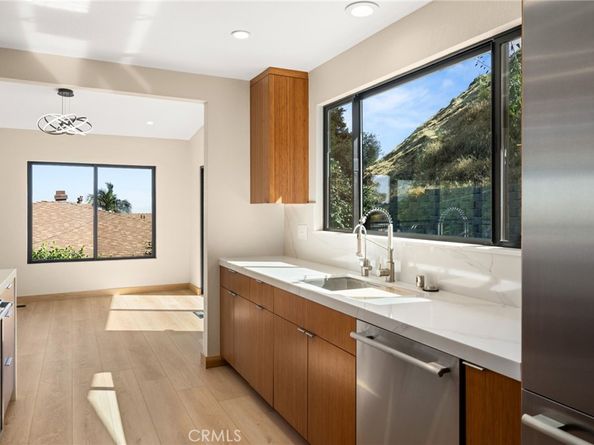 325 N Madison Avenue, Monrovia CA 91016