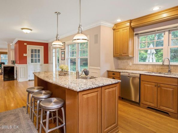 32 Meyer Place, Riverside CT 06878