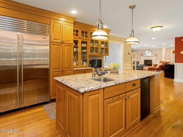 32 Meyer Place, Riverside CT 06878