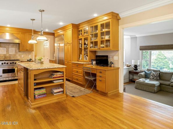 32 Meyer Place, Riverside CT 06878