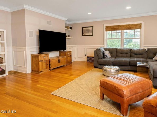 32 Meyer Place, Riverside CT 06878