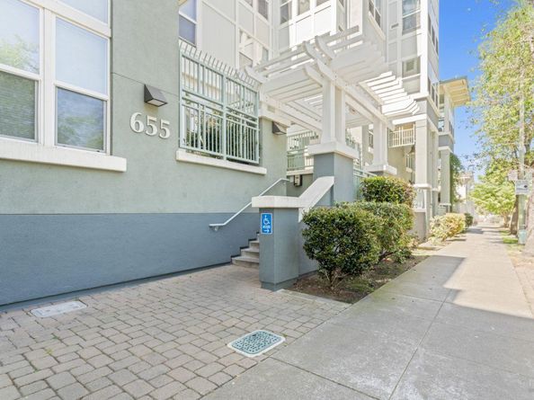 655 12th Street 311, Oakland CA 94607