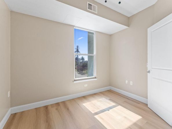 655 12th Street 311, Oakland CA 94607