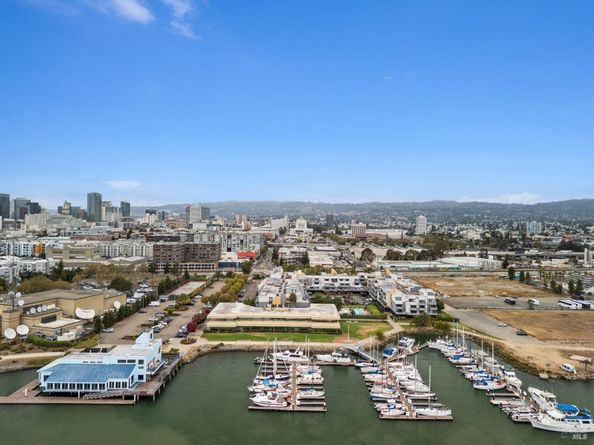Undisclosed Address #325027405, Oakland CA 94607